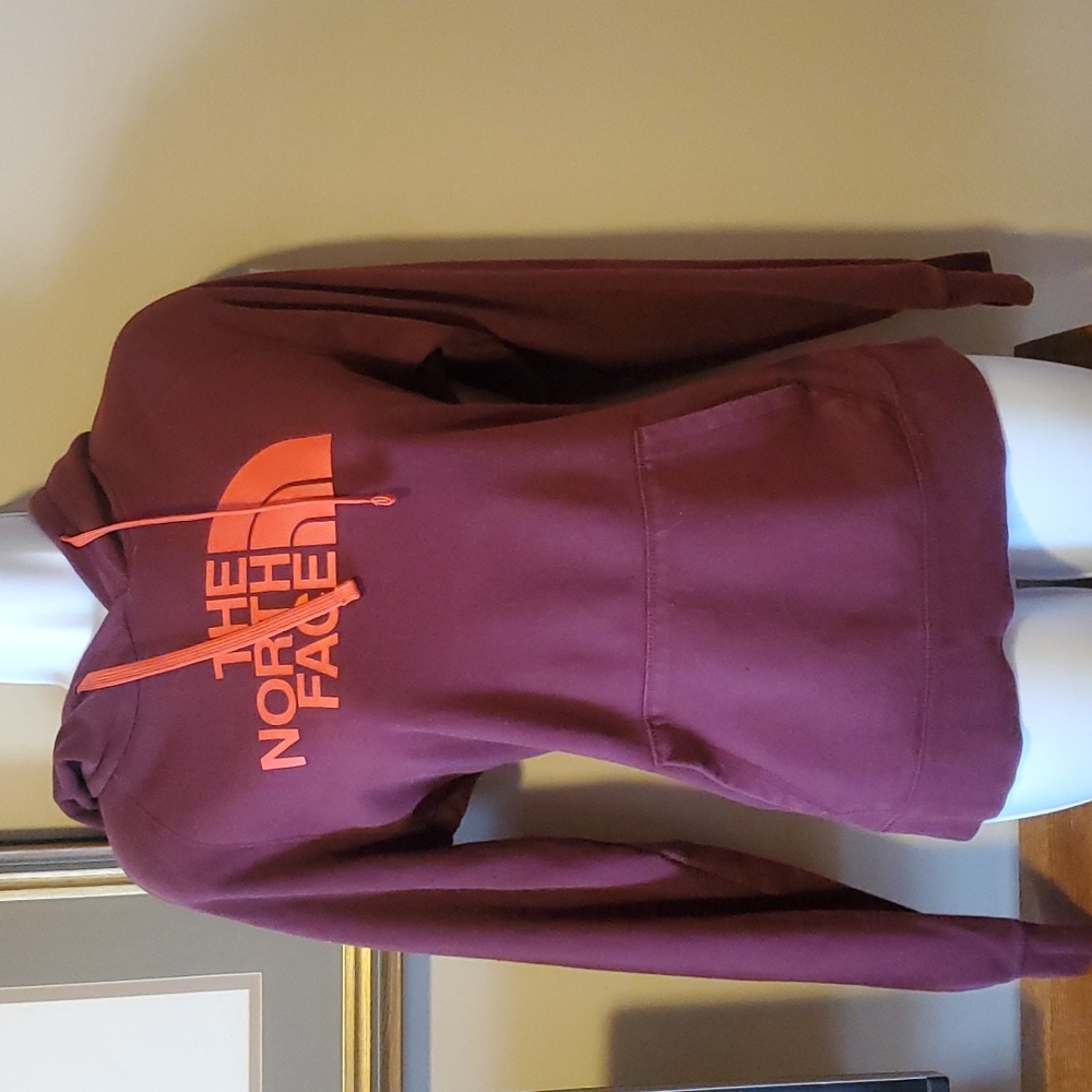 Burgundy North Face Hoodie, Small.